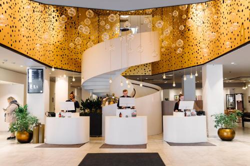 Hotel C